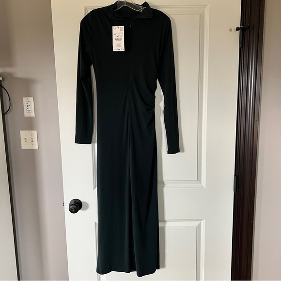Zara: DRAPED MIDI DRESS
Bottle Green
NWT ⭐️ - Picture 4 of 5